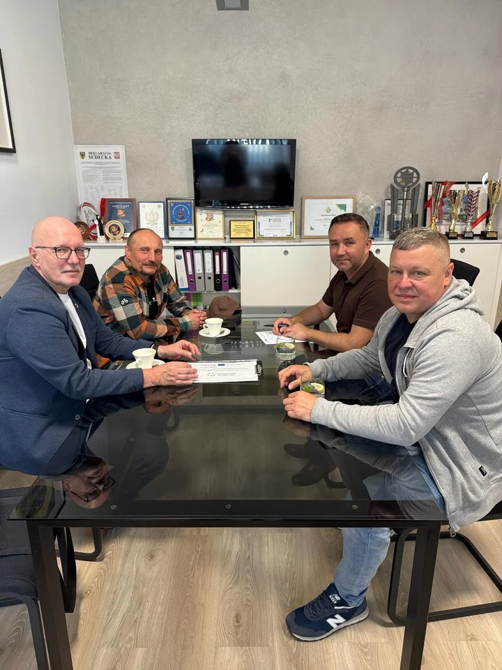 21.5.2026 r. Kamienna Góra - Setkání starosty obce Kamienna Góra Patryka Strausa s potenciálním českým partnerem Trutnov Trails.